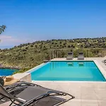 Dafnidi Villa *