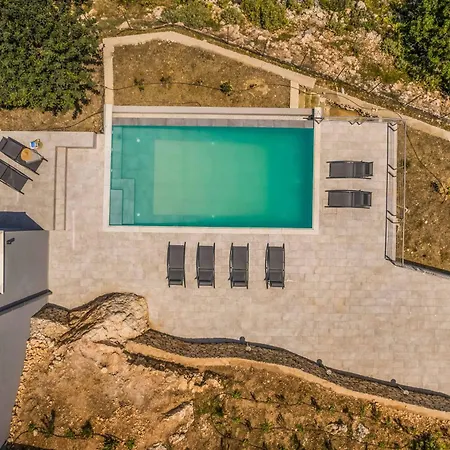 Villa Dafnidi *